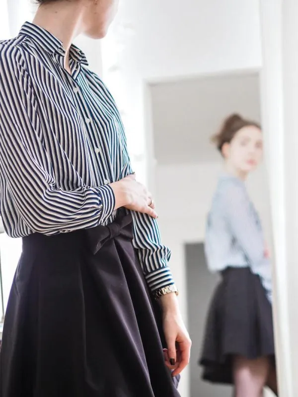 Koszule damskie i swetry – które materiały będą najcieplejsze na zimę?